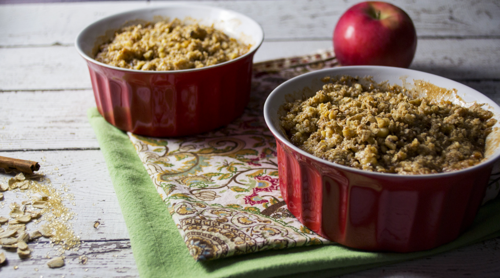 A gluten free apple crisp that's also paleo friendly. You won't be missing any gluten here. - OCD Kitchen
