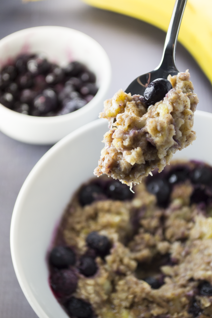 Perfect for a quick morning meal. Make this delicious blueberry banana oatmeal to get your day started off on the right foot. Pst...it uses the power of the microwave. - OCD Kitchen